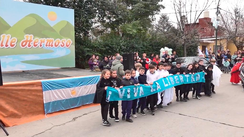 Acto protocolar y artístico en Valle Hermoso por dia de la independencia