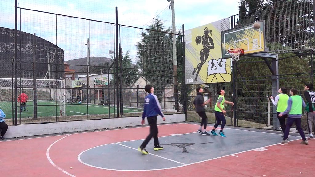 Torneo de Básquet 3X3 en polideportivo municipal de Huerta Grande