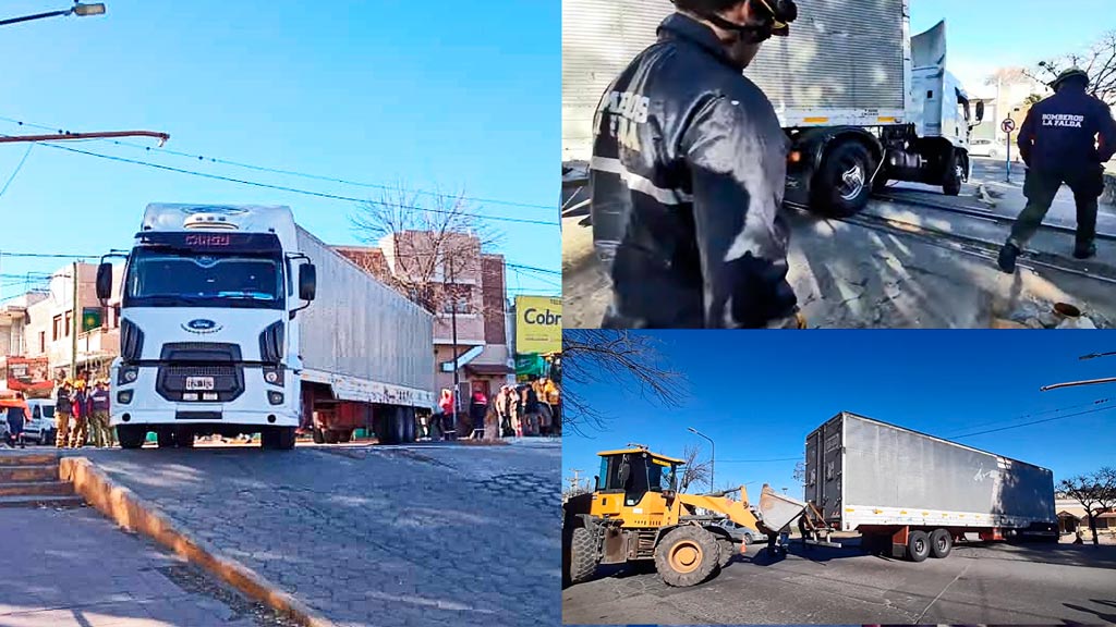 Camión Semi quedó varado en paso a nivel céntrico faldense