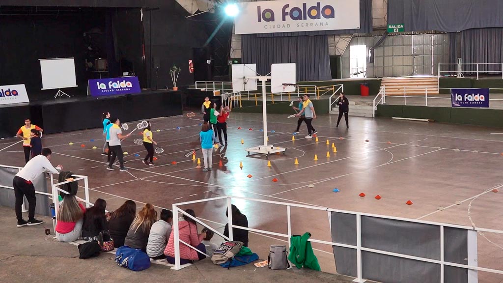 Presentación de juegos y deportes alternativos a estudiantes