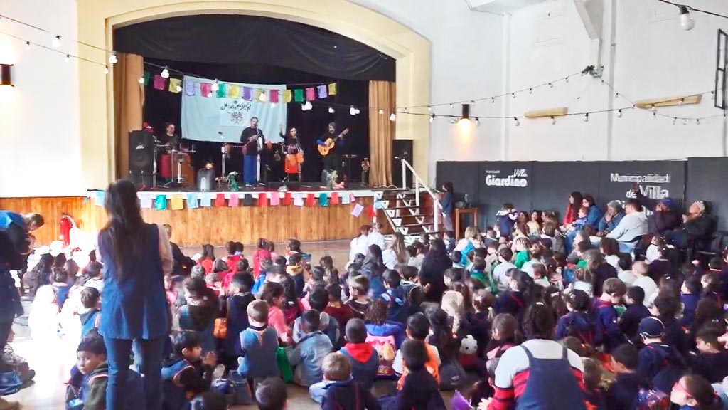 Festejo del día de los jardines de infantes en Villa Giardino