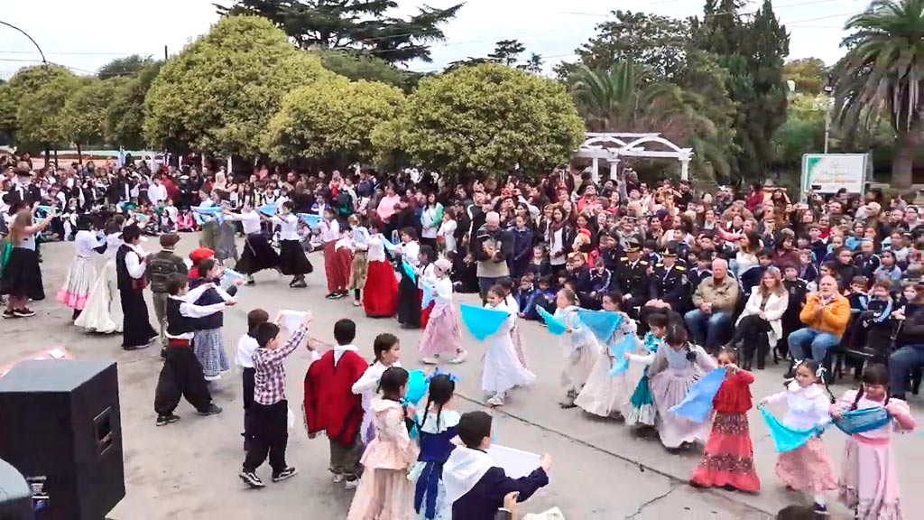 Valle Hermoso celebró el día de la Patria en plaza Manuel Belgrano