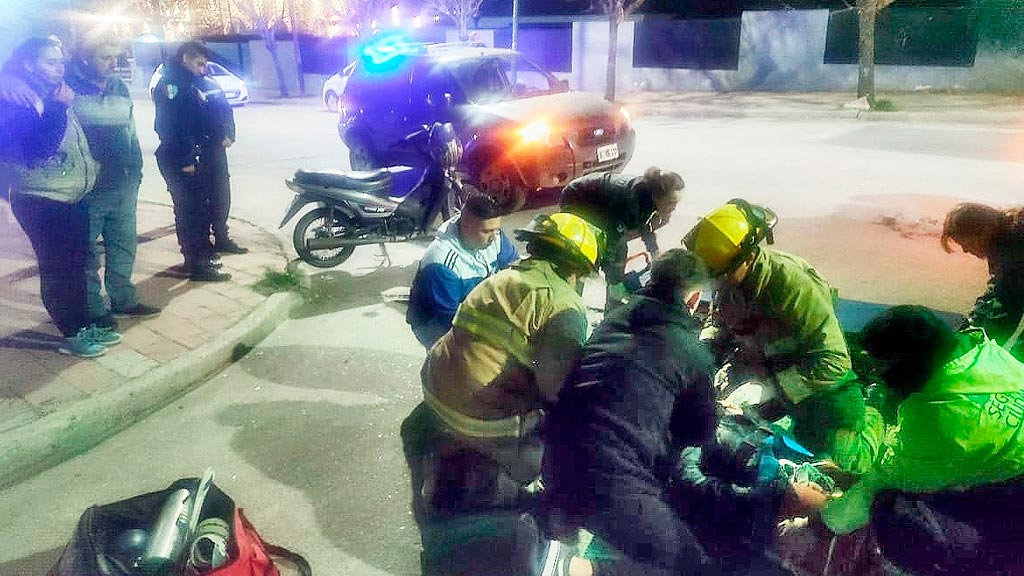 Accidente en Villa Eden: 2 motociclistas heridas 