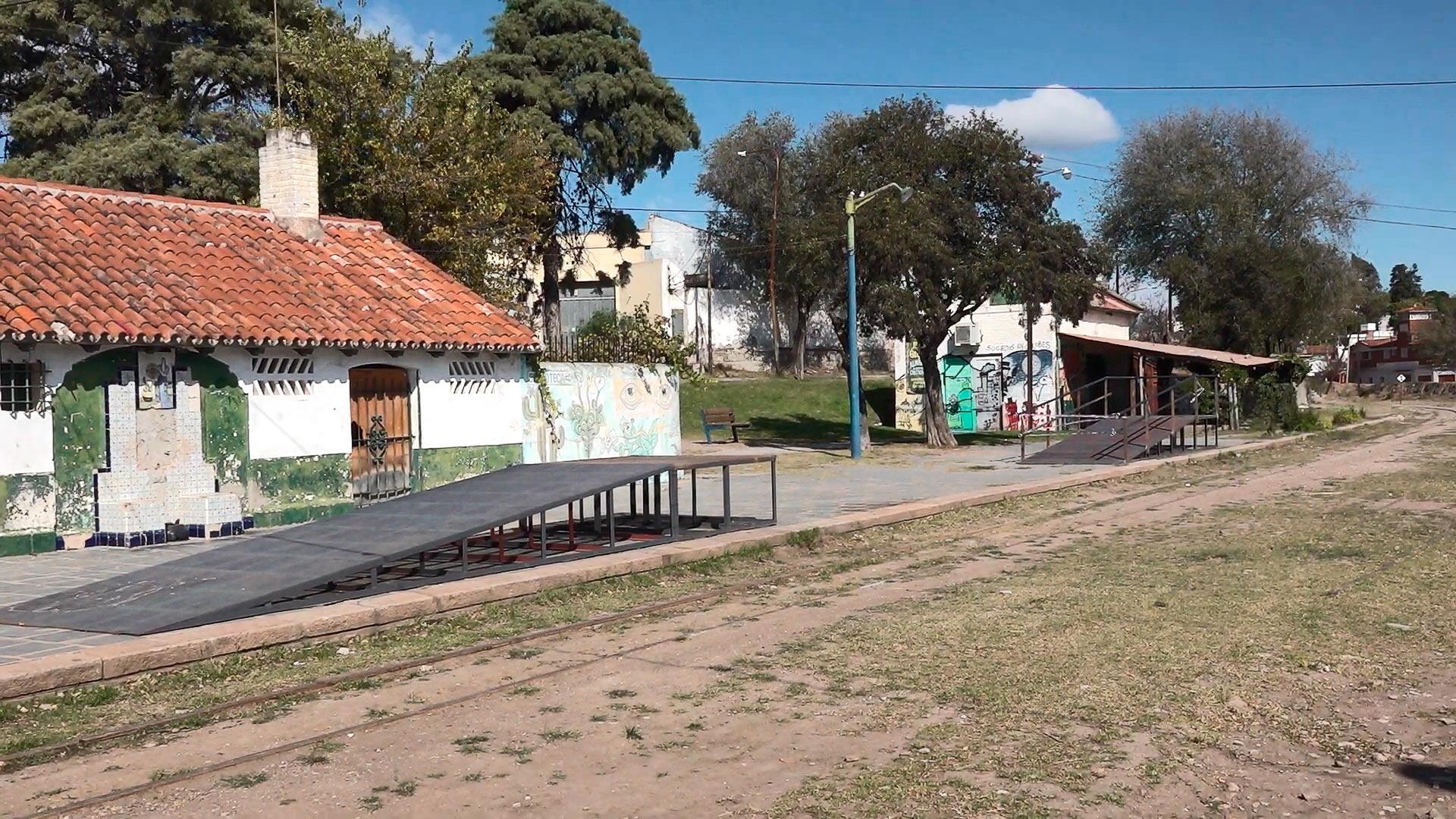 Trenes Argentinos montan rampas niveladoras en estación La Falda