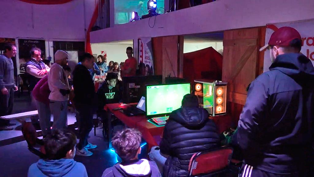 Tarde de juegos gamer en centro vecinal Villa Santa Rosa