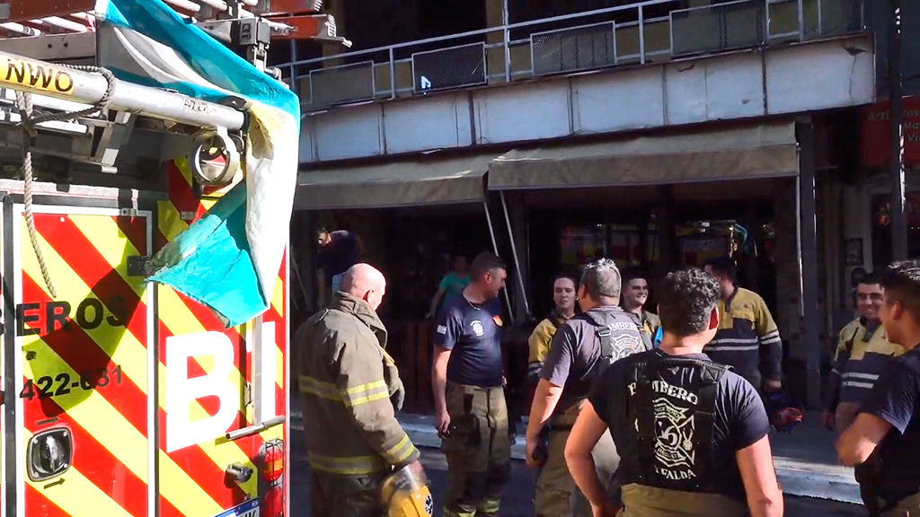 Bomberos voluntarios: salieron a un incendio en pleno partido