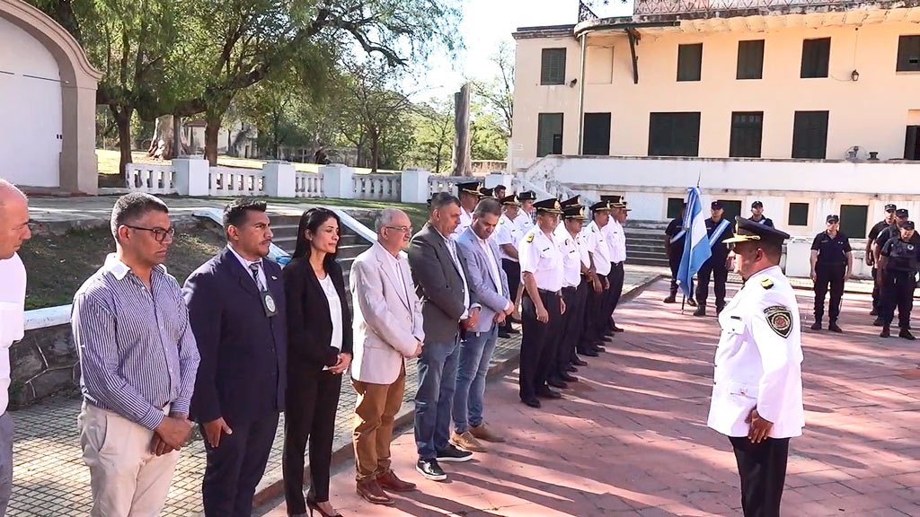 Conmemoración del día del policía en patio teatrino del Hotel Eden