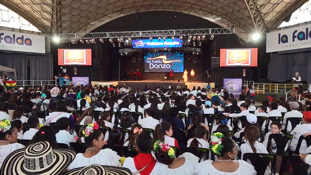 Gala especial internacional de La Falda Danza para alumnos faldenses