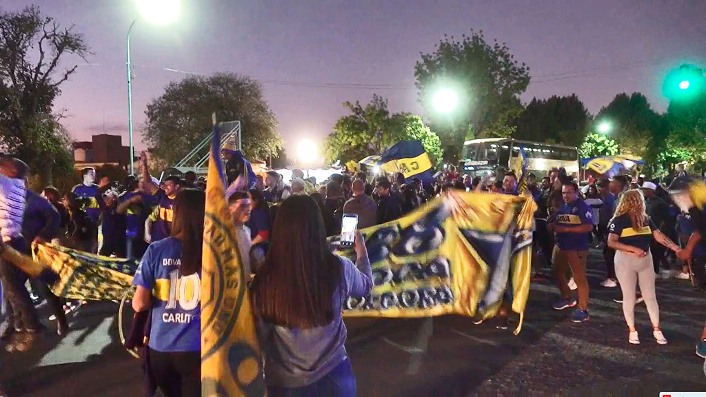 Festejo boquense también en el centro de La Falda