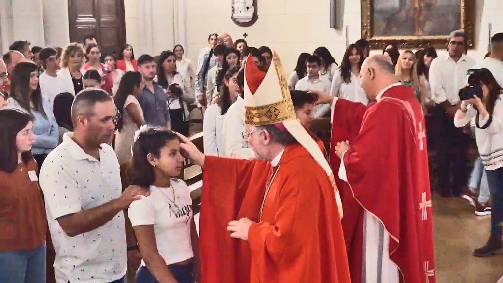 Confirmaciones sacramentales en parroquia Santísimo Sacramento