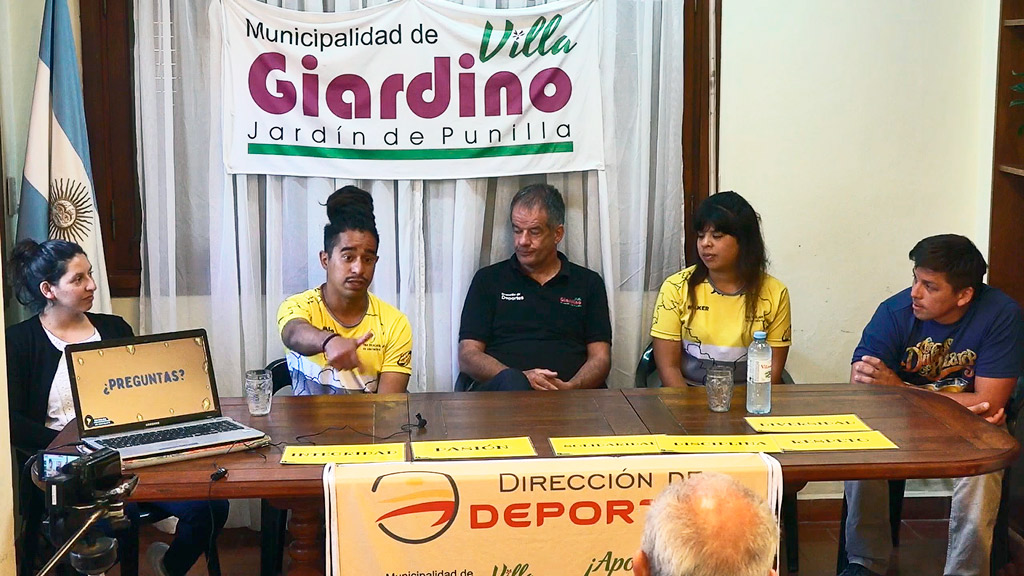 Villa Giardino: deportes y el Conas junto a una ovalada una Argentina