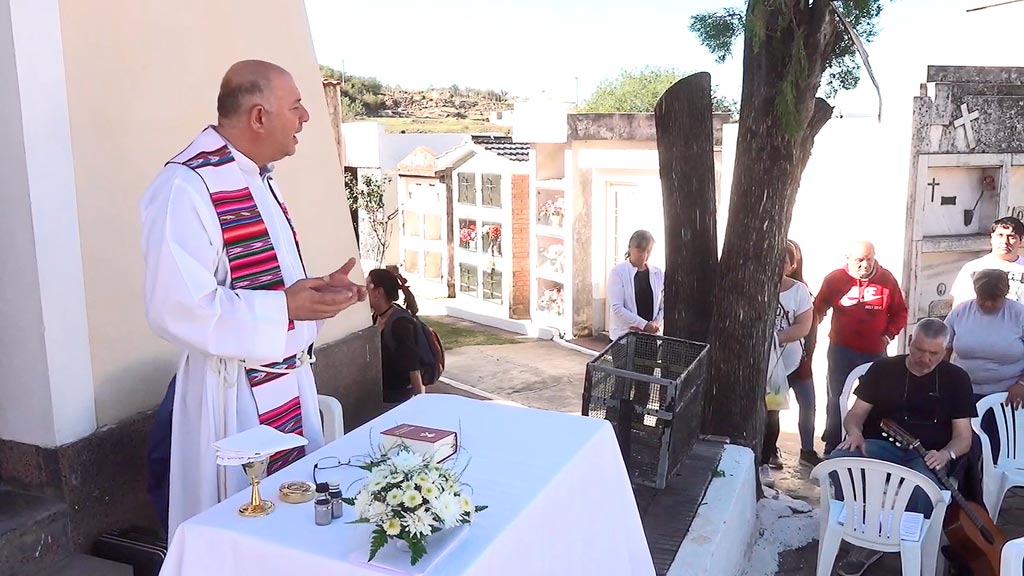 Misa Conmemoración de los fieles difuntos en cementerio faldense