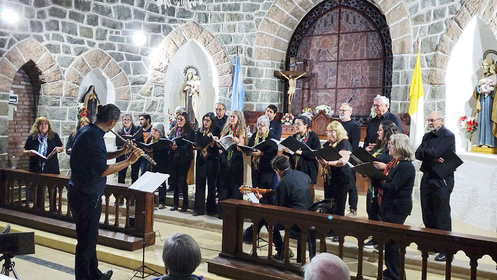 La Falda: Trova Coral en la capilla Sagrado Corazón