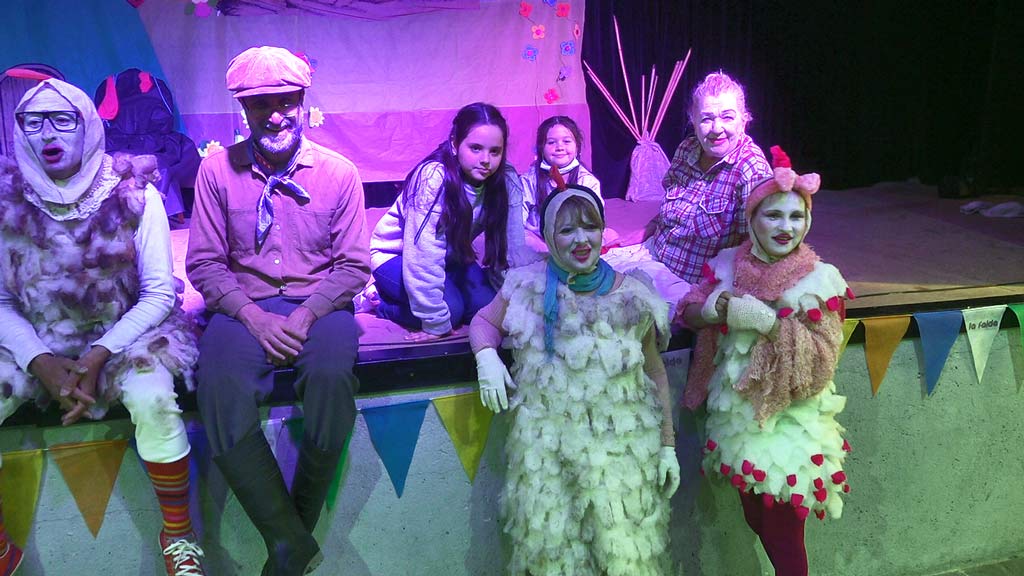 Villa Eden: festejo de la niñez con pollitos en fuga