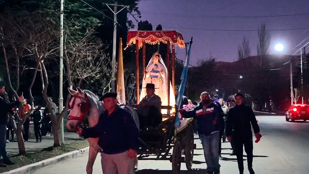 Villa Giardino: procesión de antorchas y traslado de la virgen