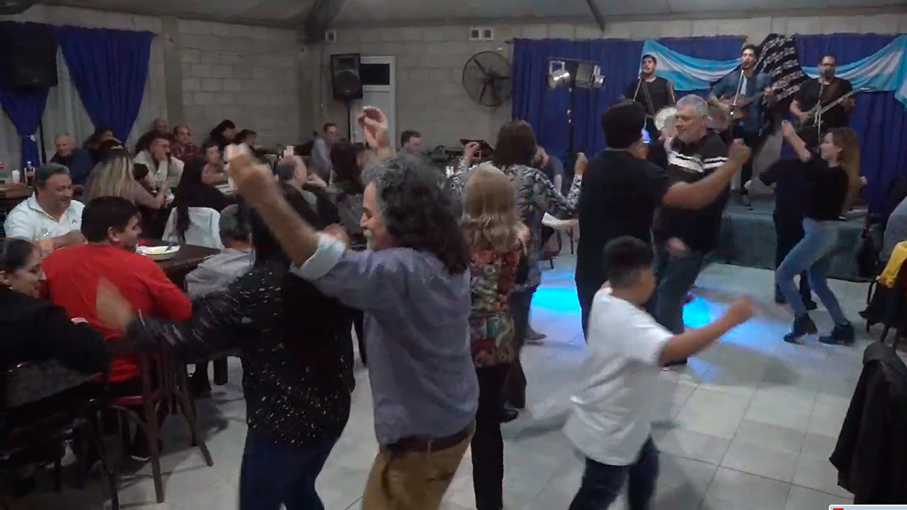 Primera peña folclórica en salón de fiestas del Hotel Ideal