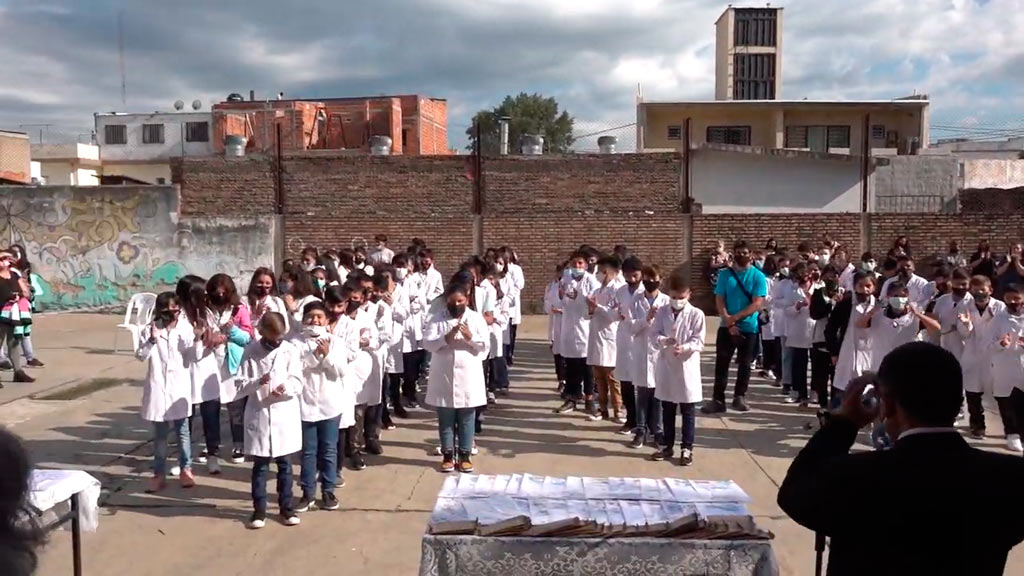 Acto de egresados de 6to grado de la escuela Mateo Molina