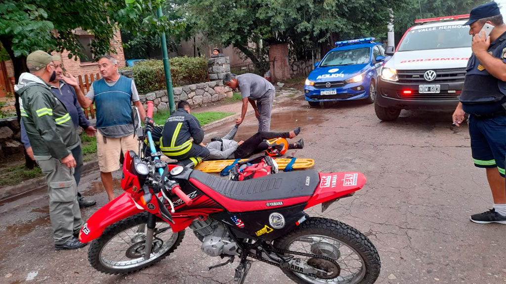 2 accidentes con motos en centro de Valle Hermoso