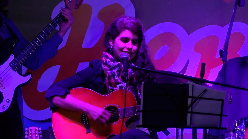 Viernes de Folclore: talento de Romina Alvarez en Valle Hermoso