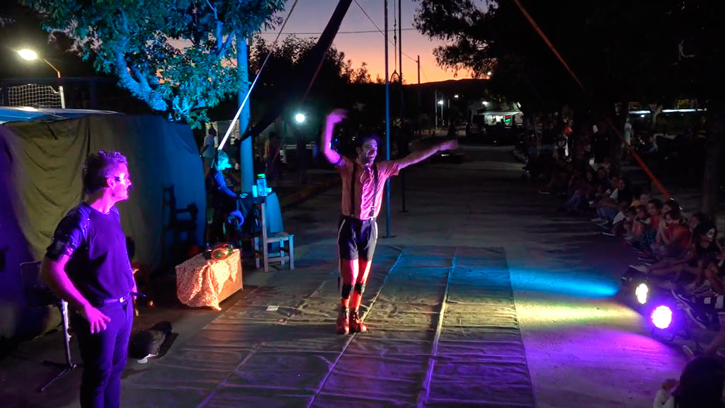 Circo Tolteca contagió sonrisas en el Centro Cívico