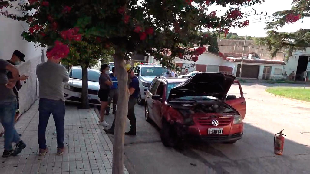 Insólito raid de conductor alcoholizado concluyó con choque en La Falda