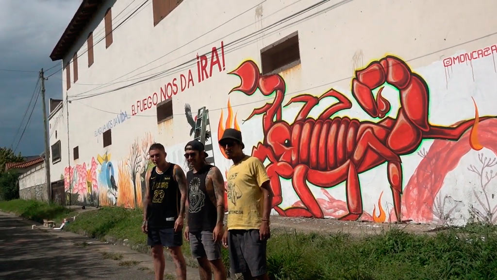 Hermoso y profundo mensaje de arte urbano y solidario en La Falda