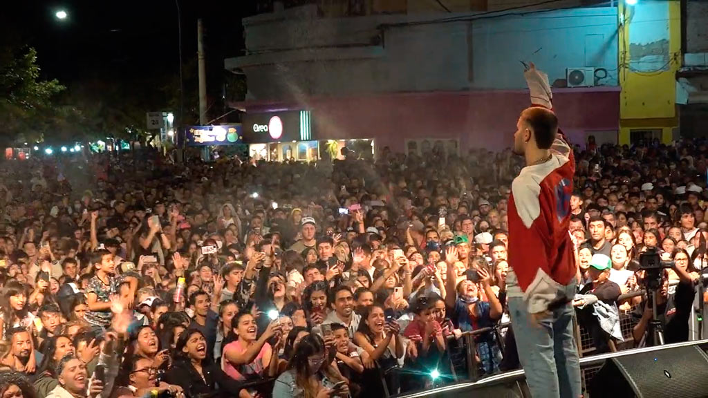 Rombai, Clave de Luna y Melodyne cerraron La Falda bajo las estrellas