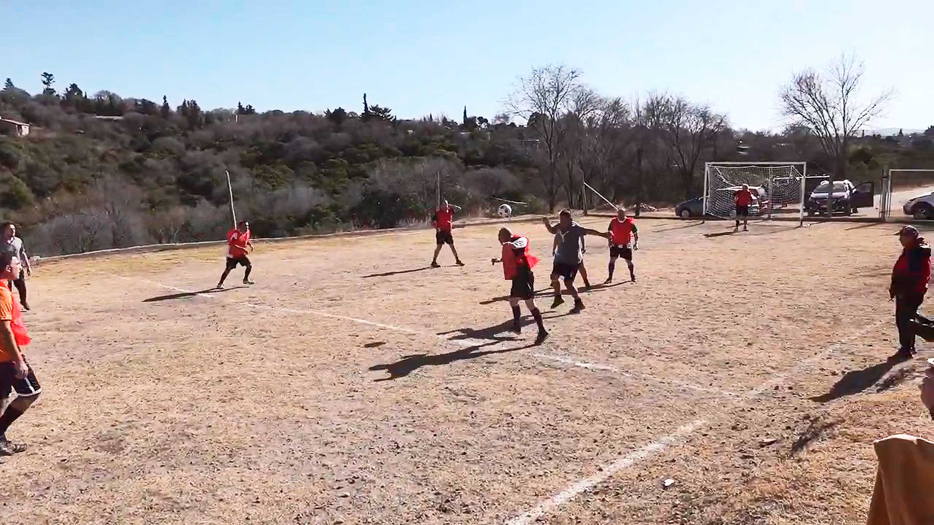 Centros vecinales iniciaron torneo de fútbol para veteranos