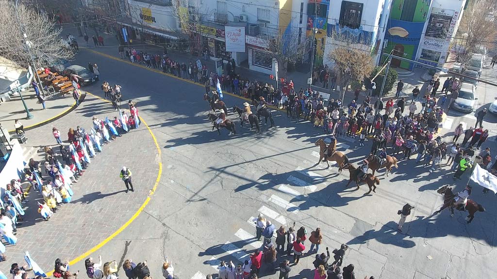 Desfile y acto por el Dia nacional de la libertad latinoamericana