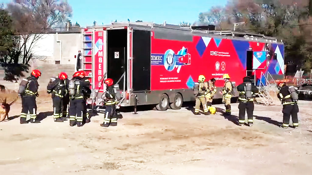 Cuartel Virgen de Fátima: bomberos se capacitan en un simulador