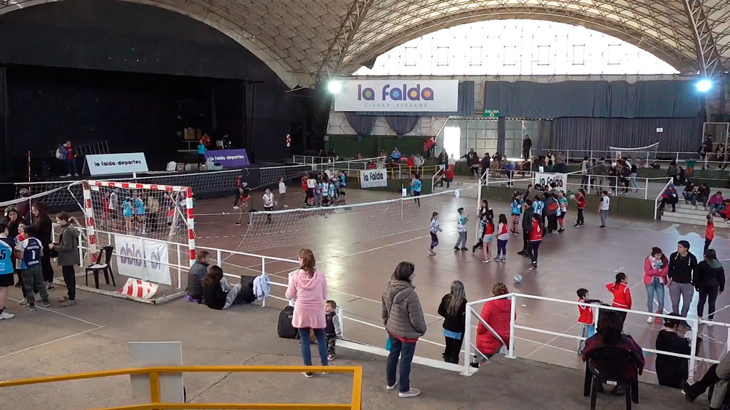 La Falda: más de cien niños participaron en el encuentro de voley