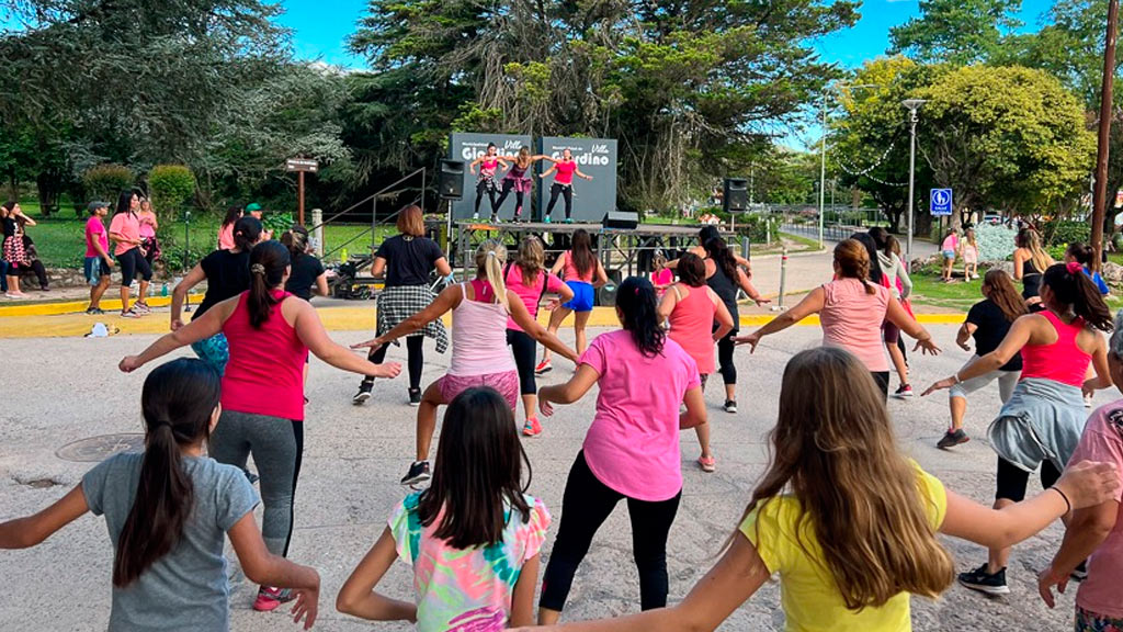 Multitudinaria convocatoria de mujeres al Master Class de Zumba 