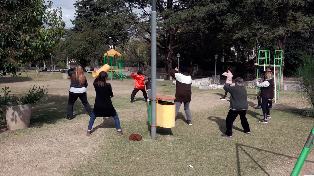 Actividad por día internacional del tai chi en Villa Giardino