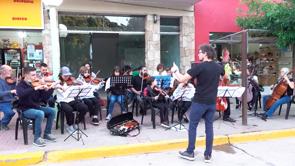 Orquesta al aire libre: ensayo abierto de la municipal de Giardino