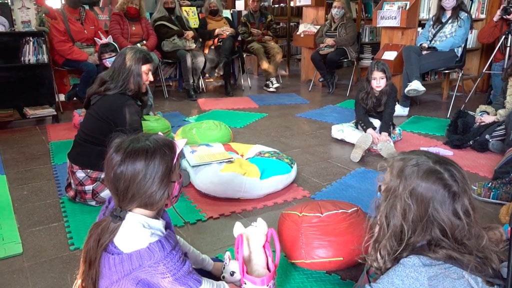 Guardianes de emociones: presentaron cuentos infantiles en biblioteca José Mármol