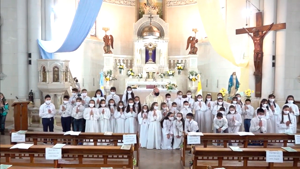 Primeras comuniones en la iglesia Santísimo Sacramento de La Falda