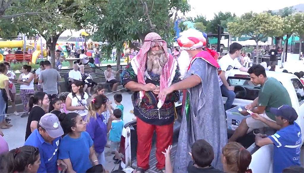 Los Reyes Magos llegaron con su magia a la Plaza de Los Niños