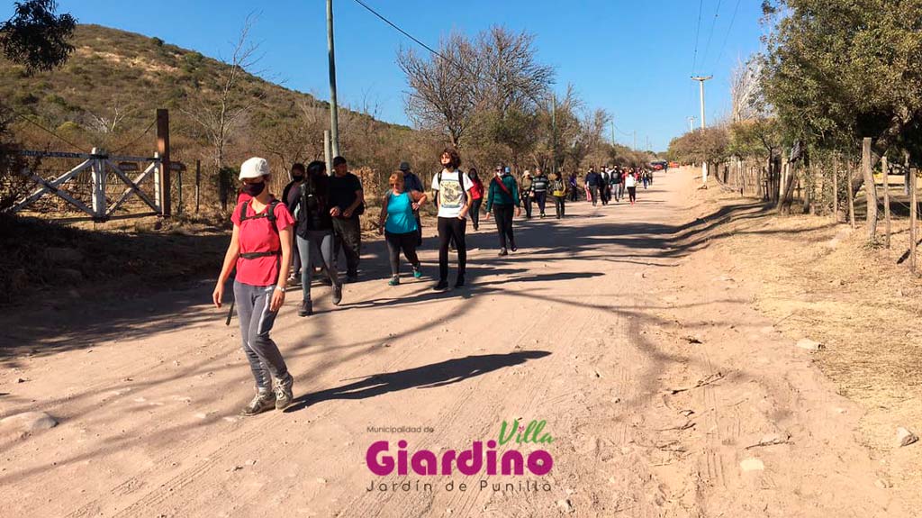 Invitación a turistas y residentes a caminatas senderistas en Villa Giardino