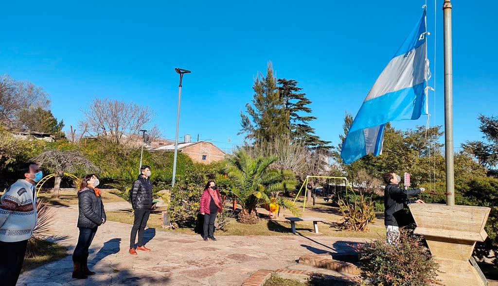 Valle Hermoso: homenaje a la Bandera Nacional en su día