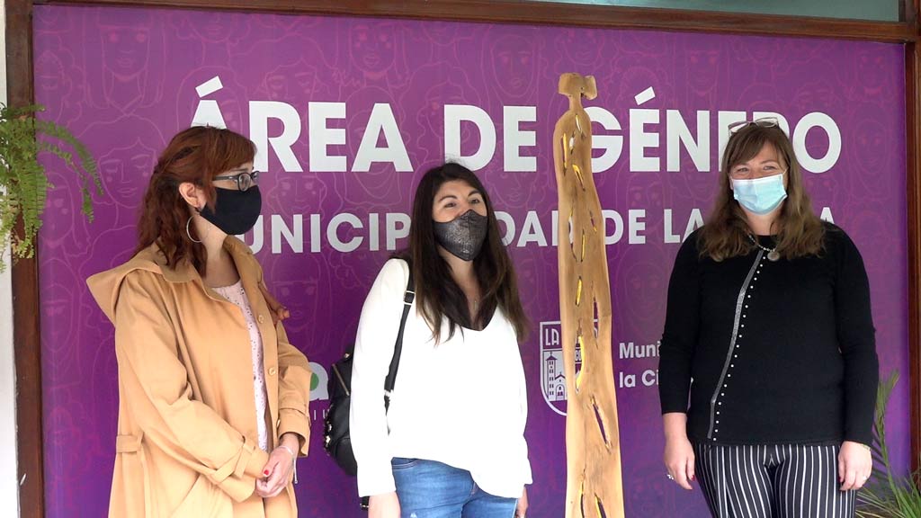 Inauguración escultura itinerante en Punto Mujer faldense