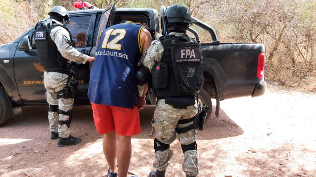 Capilla del Monte: al observar la llegada de la FPA, intentó darse a la fuga, dos detenidos