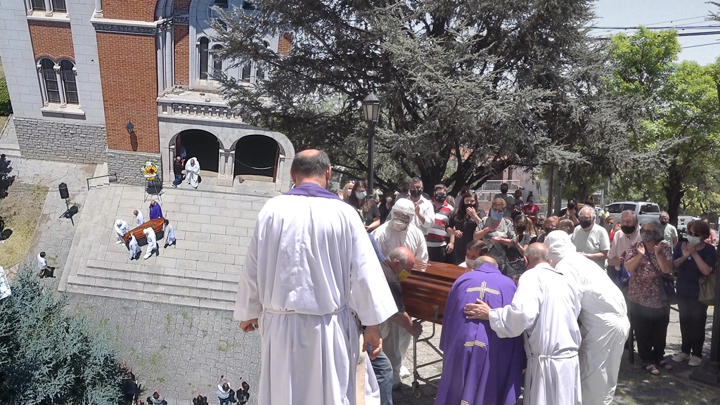 Responso al padre Ramón Sanchez junto a la comunidad católica faldense