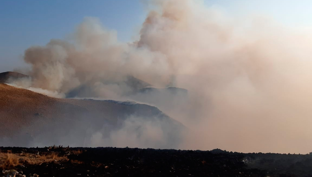 Continúa el fuego en zona de Capilla del Monte