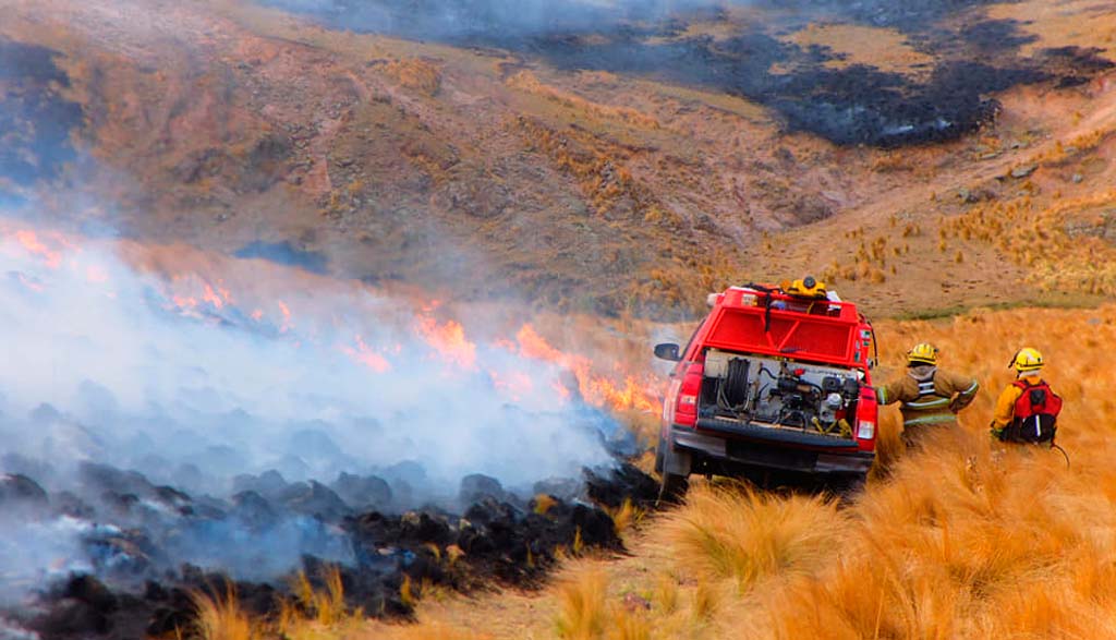 Alta temperatura y el fuego que no da tregua en el norte de Punilla