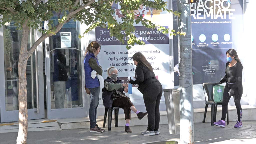 Sábado Faldense: poca afluencia de jubilados a los bancos