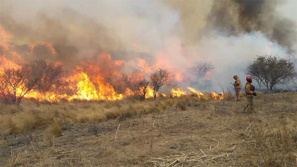 Incendios: Sigue complicado en la zona de Cosquín y Santa Maria