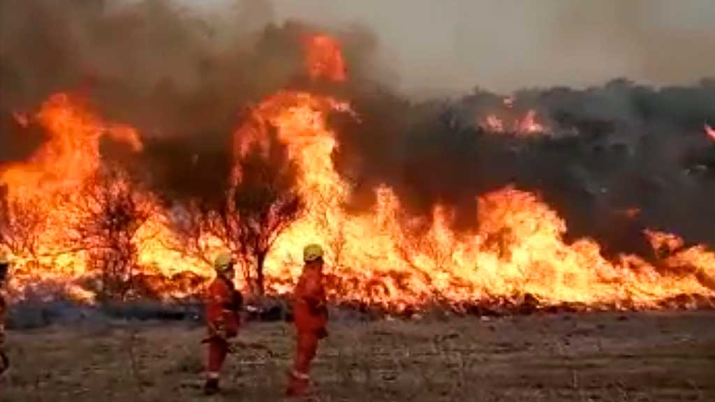 Incendio de Copacabana: avanza hacia Capilla del Monte