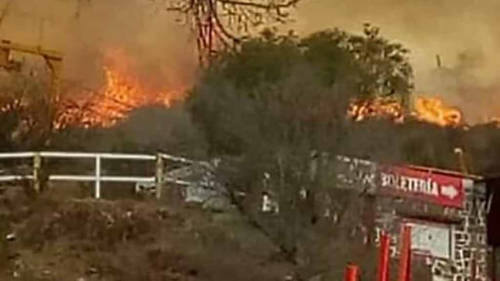 Cosquin: incendio forestal en el Pan de Azúcar