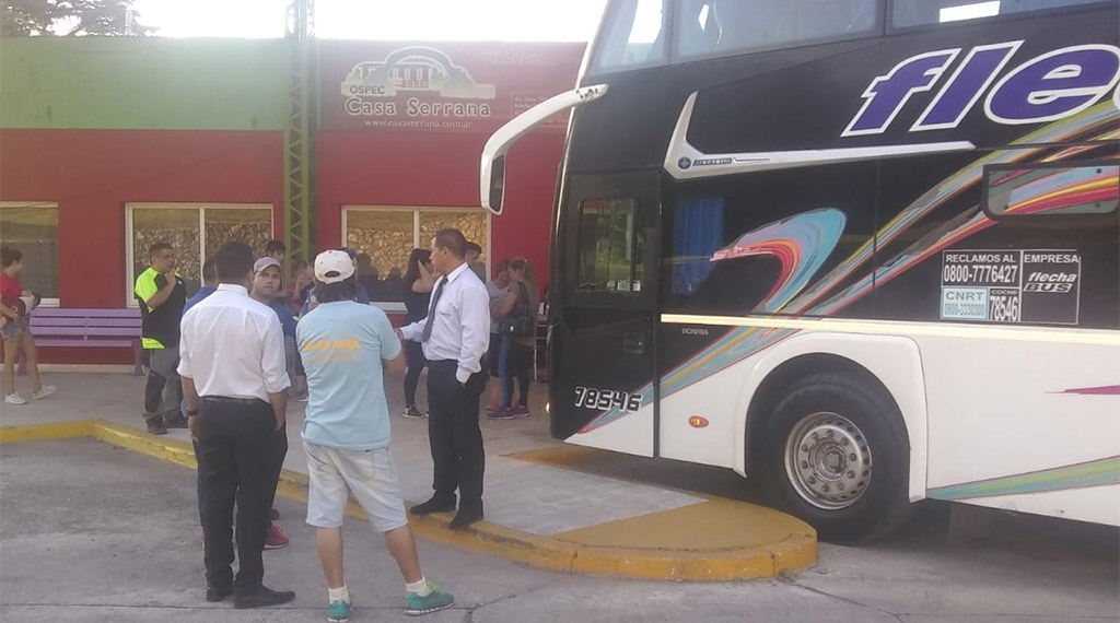 Defensa Civil de Huerta Grande impidió la salida de colectivo estudiantil en malas condiciones