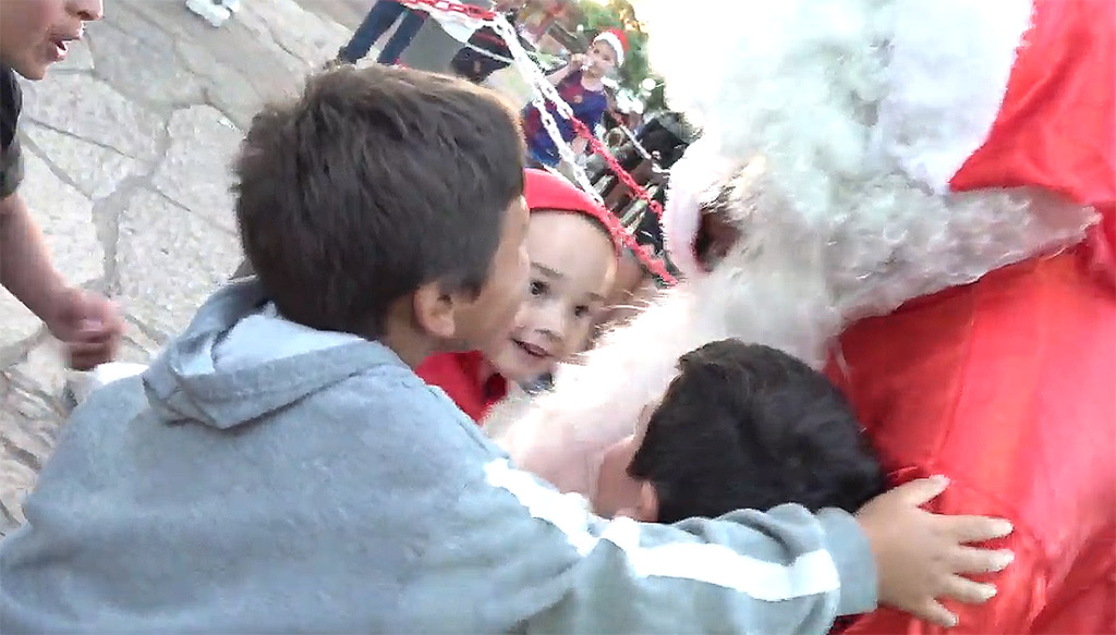 Villa Giardino tuvo su Papá Noel itinerante en todos los barrios